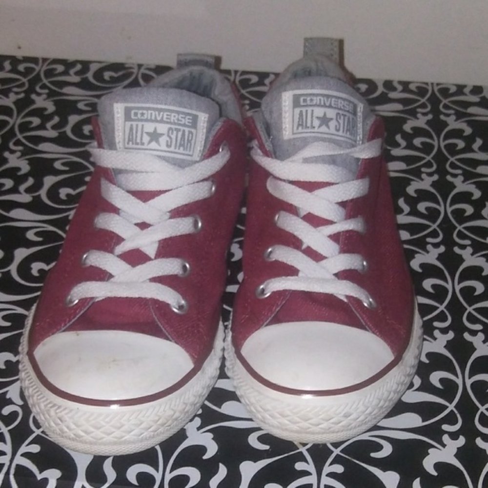 Converse Burgundy Low Top Converse 3Y